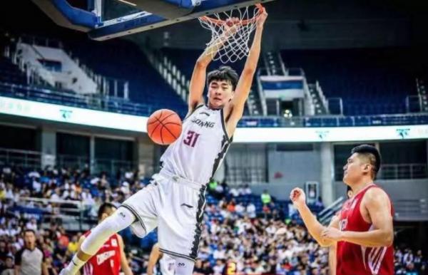 遼寧男籃2米12大中鋒被打爆!韓德君接班人成笑談 讓人失望 遼寧男籃2米12大中鋒被打爆!韓德君接班人成笑談 讓人失望