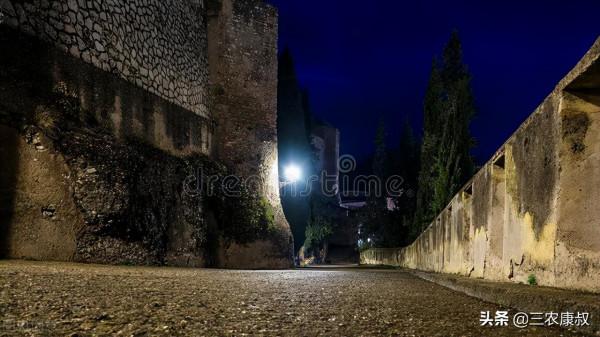 老農總結的關於農村走夜路的幾條禁忌，聽著還怪有理，你相信嗎？