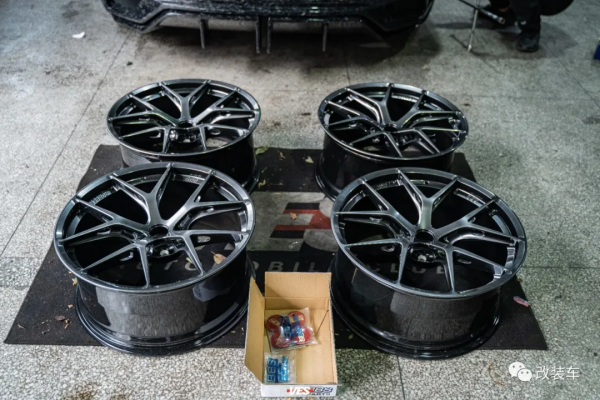 油價太貴被迫買Model 3高效能版,幫老婆磨合新車順便改裝玩玩 油價太貴被迫買Model 3高效能版,幫老婆磨合新車順便改裝玩玩