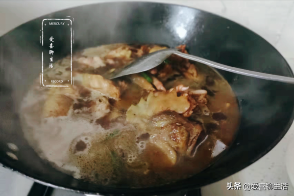 初冬我家常吃這肉，12元一斤，加一樣鍋中一燉，鮮美滋補強身健體