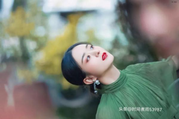 趙麗穎桌布：你咋就那麼迷人呢，不僅佔了我的記憶體還佔據了我的心