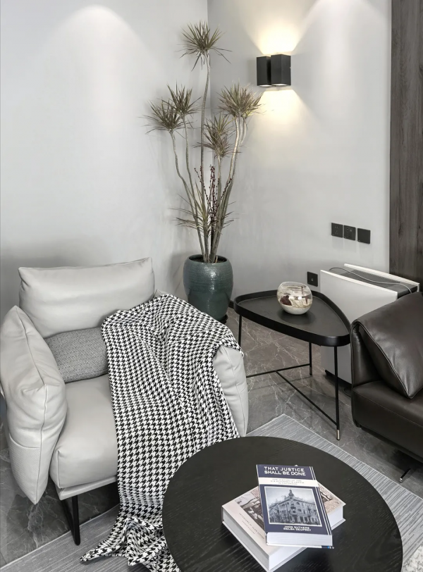 高管家庭的200㎡大平層，任性合併兩間房，橡木板上牆顏值翻倍