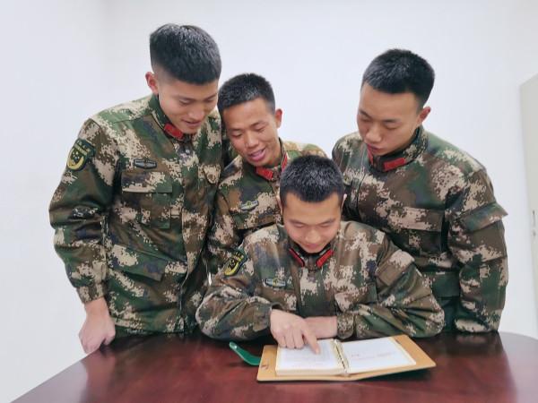 士兵筆記本，換新更換&OpenCurlyDoubleQuote;芯&rdquo;