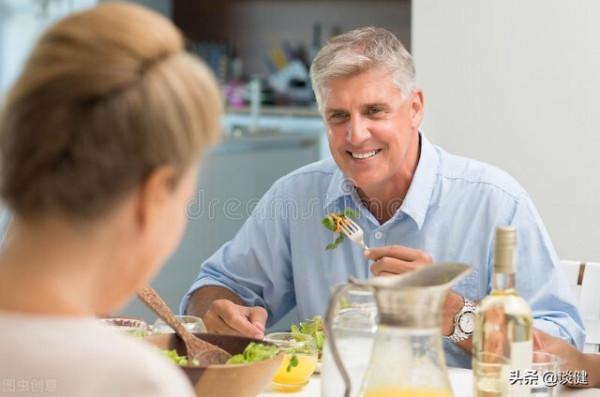 老年人吃啥東西都食不知味,意味著什麼?提醒:5個原因要早知道 老年人吃啥東西都食不知味,意味著什麼?提醒:5個原因要早知道