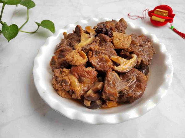 秋季進補我常買它，比排骨便宜，比牛羊肉溫和，燉一燉滋補又饞人