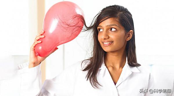 為何氣球蹭一蹭就能貼牆上?因為有了電,電是怎麼來的? 為何氣球蹭一蹭就能貼牆上?因為有了電,電是怎麼來的?