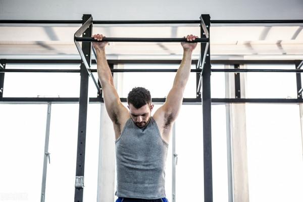 突破1個引體向上的第1步:單槓懸掛維持60秒 突破1個引體向上的第1步:單槓懸掛維持60秒