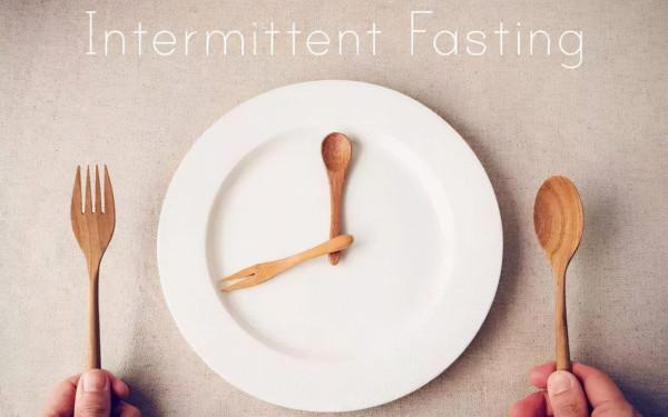 為變瘦，堅持過午不食，僅過了半年，她的現狀，令人反思