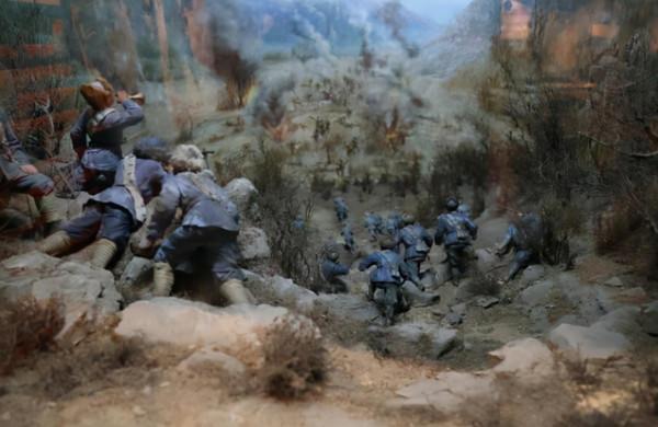 楊靖宇犧牲後腹部被剖開，日本軍官淚灑當場，回國後留下遺言自殺