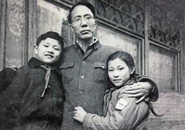 沒上過戰場的開國少將,共和國文人將軍,陳沂跌宕起伏的人生 沒上過戰場的開國少將,共和國文人將軍,陳沂跌宕起伏的人生