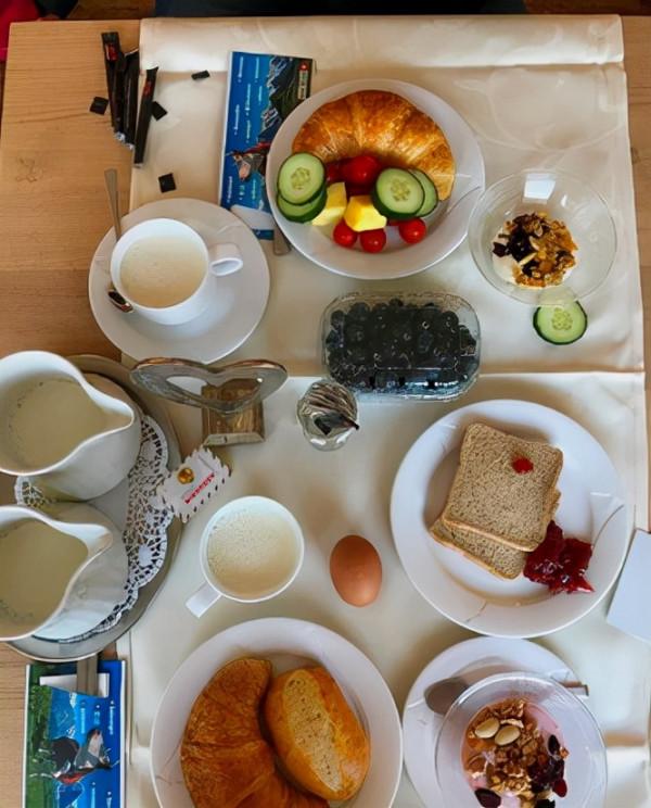 天堂一樣的小鎮,抬頭就能看到雪山,低頭就是牛羊 天堂一樣的小鎮,抬頭就能看到雪山,低頭就是牛羊