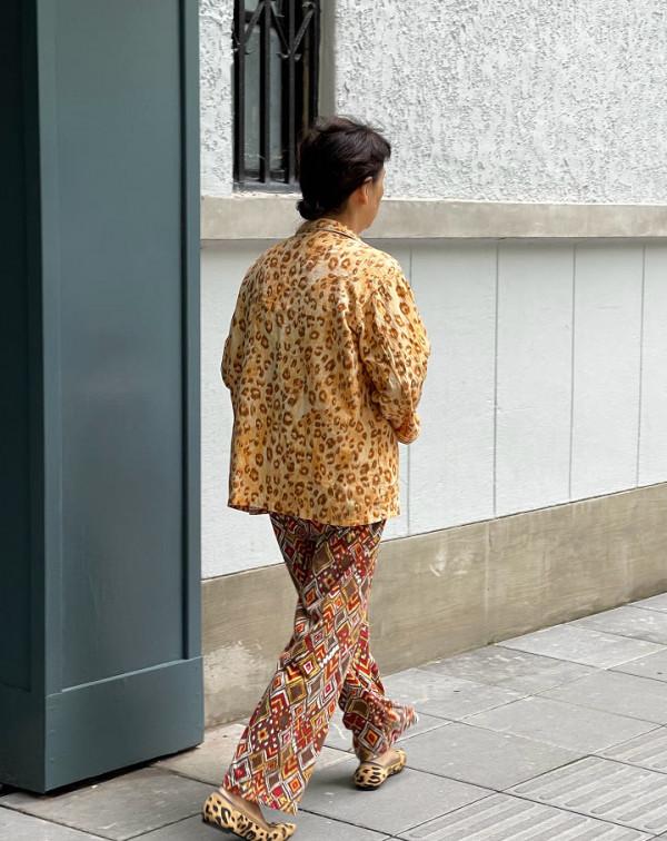 等我老了,也要像上海阿姨這樣穿!白襯衣配黑色短裙,簡直潮爆了 等我老了,也要像上海阿姨這樣穿!白襯衣配黑色短裙,簡直潮爆了