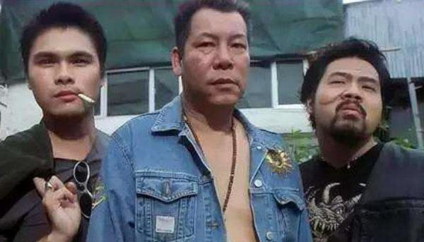 李兆基：黑幫出身，名震香港，為何卻連父親的靈堂都進不去？