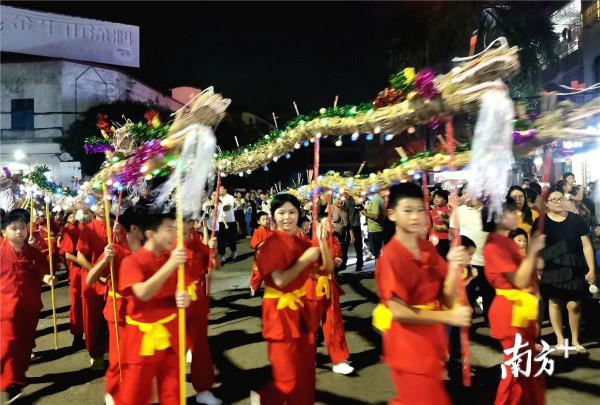 嶺南人的中秋開啟方式｜朝著月亮拜個禮，美食裡藏著中秋密碼
