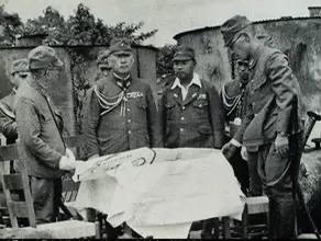 狙擊手深夜裡埋伏數個小時，等來了日軍的救護車