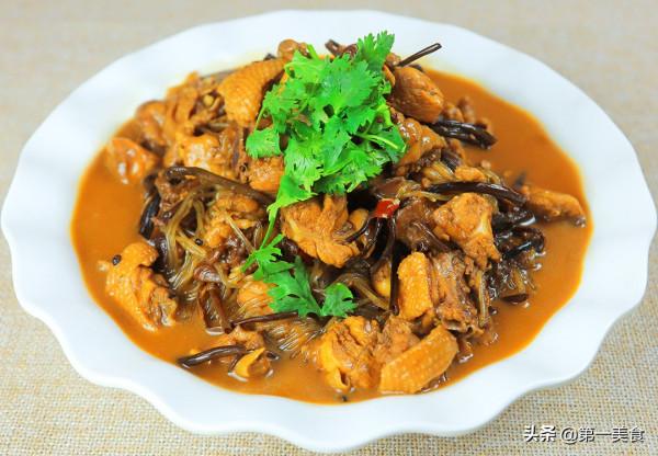 雞肉和茶樹菇一起燉,鮮到骨頭裡,廚師長分享烹飪技巧,好吃下飯 雞肉和茶樹菇一起燉,鮮到骨頭裡,廚師長分享烹飪技巧,好吃下飯