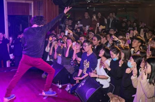 6個草根明星的現狀，大衣哥200斤閨女愁嫁，龐麥郎被送進精神病院