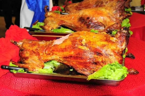 “生於內蒙,興於新疆”,烤全羊的遭遇或成“病態”,看如今啥樣 “生於內蒙,興於新疆”,烤全羊的遭遇或成“病態”,看如今啥樣