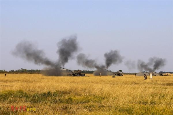 第71集團軍某旅跨區實彈演習,火力全開震海天 第71集團軍某旅跨區實彈演習,火力全開震海天