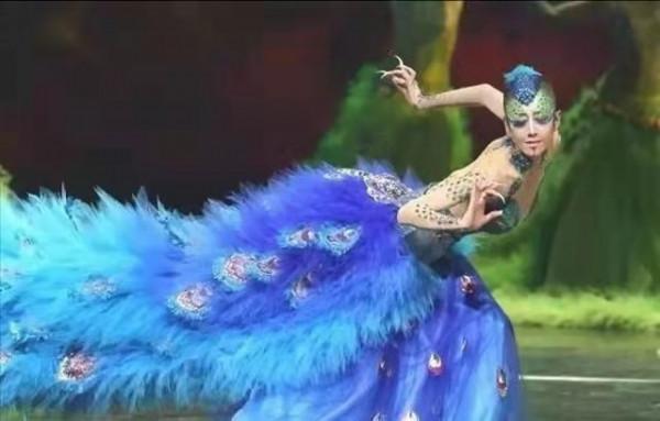 “孔雀公主”楊麗萍:63歲無兒無女,30年不吃米飯,指甲已留40年 “孔雀公主”楊麗萍:63歲無兒無女,30年不吃米飯,指甲已留40年