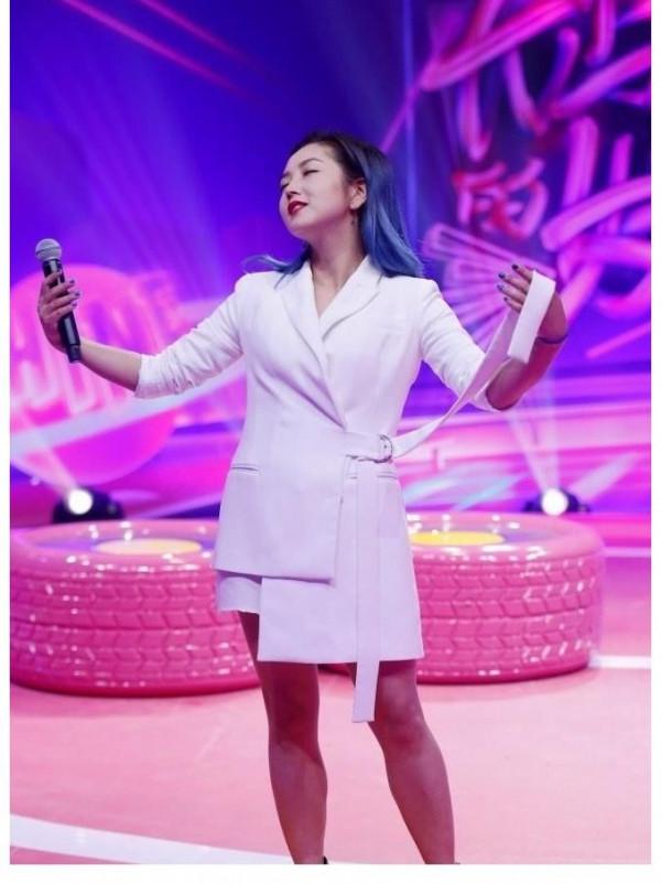 何潔的辛酸，發文想參加浪姐三，看著都難受