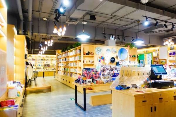 京城簡約風書店，乾淨明亮簡簡單單的閱讀之所