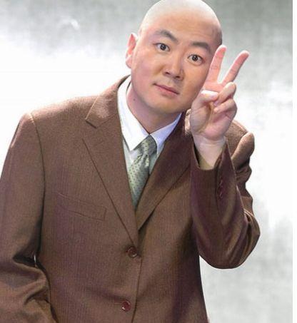 登20次春晚，因8個字被索賠1億，55歲未婚無子，郭冬臨如今怎樣了