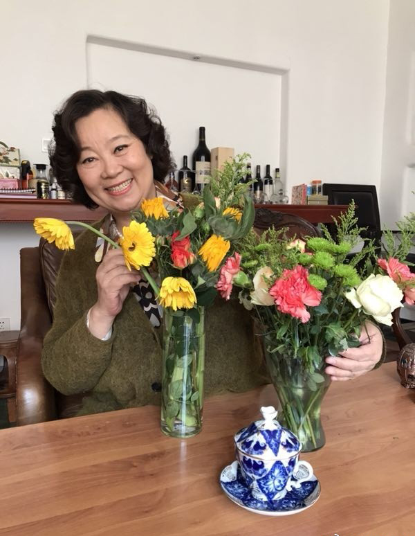 方青卓結婚半年後離婚,再婚嫁小4歲的未婚男,現生活狀況怎樣? 方青卓結婚半年後離婚,再婚嫁小4歲的未婚男,現生活狀況怎樣?