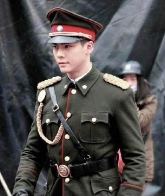 他是潛伏在張學良身邊的“紅色間諜”、周恩來的翻譯，後被處決