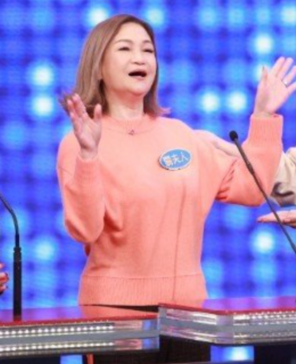 關禮傑全家上節目，老婆和倆女兒共用一張臉，還數關楓馨最有氣質