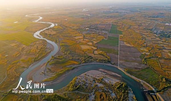 甘肅張掖：黑河兩岸秋景如畫