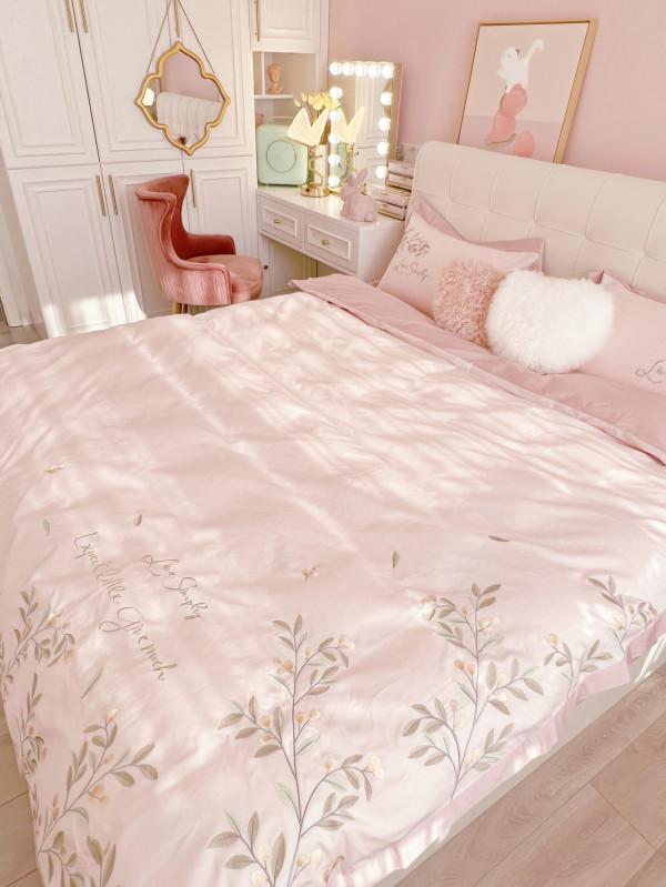 我太喜歡粉色臥室了，每天都被溫暖到