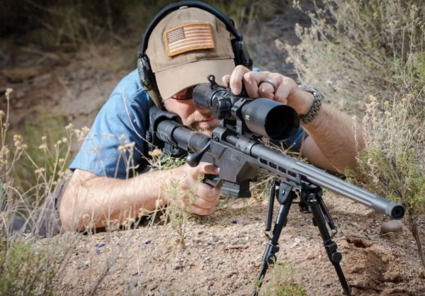 1999年美國“誤炸”大使館，10年後涉事特工被殺，民眾拍手稱快