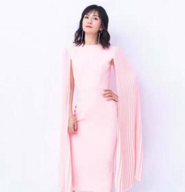 謝娜今年春晚爆冷門！離開湖南衛視，穿公主風禮服高調現身東方臺