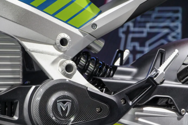 可快充4.2秒破百，全鋁車架續航180—摩獸釋出輕量電摩 悟