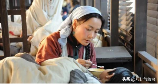 “草原仙子”娜仁花：14歲出道49歲拿影后，與名導結婚18年零緋聞