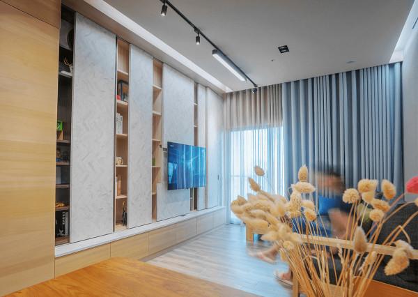 收放之間，砌成一道流動牆景