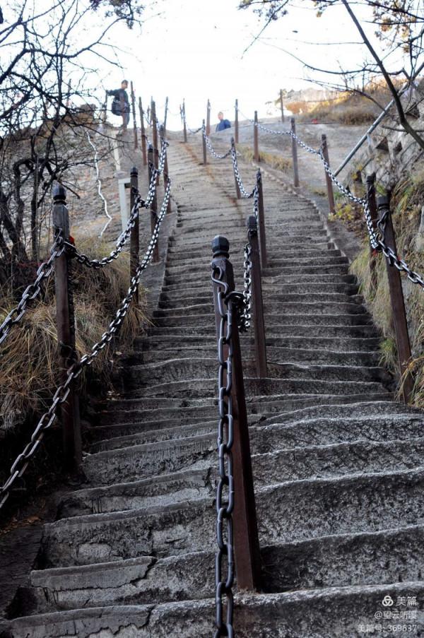 乘坐西峰索道上華山