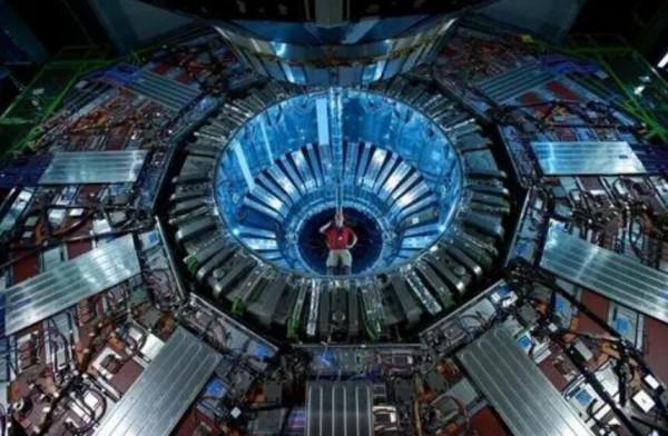 只見質量轉化為能量，沒見能量轉化為質量，質能真能等價交換嗎？