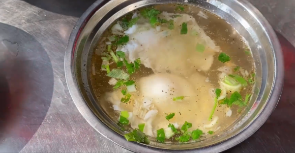 安徽大姐做麵條，2分鐘就出鍋，半生不熟味道好，5元一份量還大