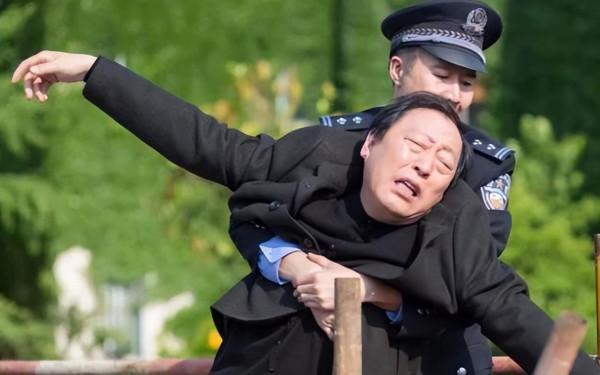 給過去一年“演技最好的10位老戲骨”排名，李幼斌第6，丁勇岱第2