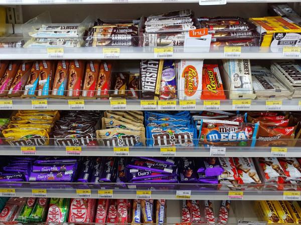 常見的4大類零食,別再買給孩子吃了 常見的4大類零食,別再買給孩子吃了