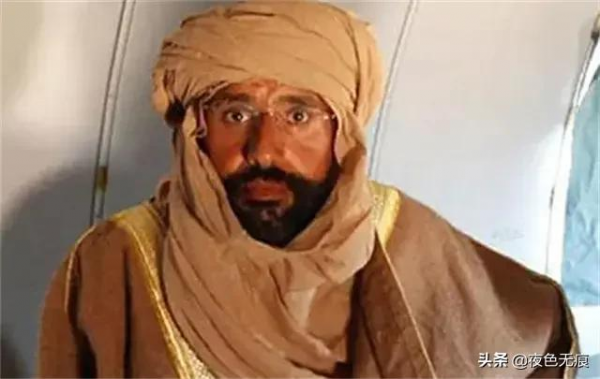 卡扎菲五子生前最後時刻：邊喝水邊抽菸，神情淡定地與叛軍對話