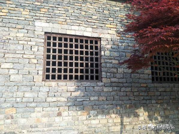 &OpenCurlyDoubleQuote;石頭寨&rdquo;裡看石頭