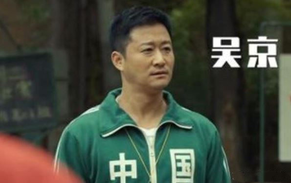 從韓國教授，到韓國藝人，他們都說吳京穿過的綠色運動服是韓國的