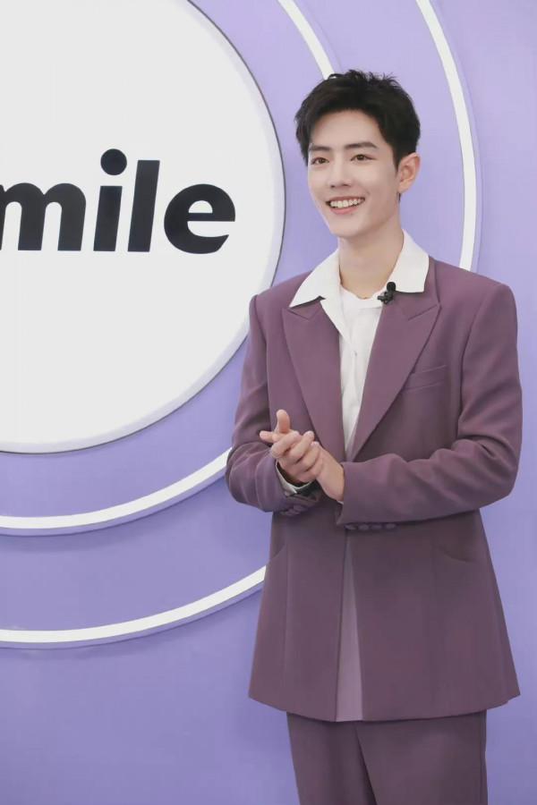 肖戰紫色西裝桌布