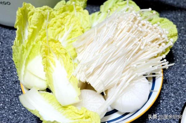 全職媽媽一個人在家，煮個小火鍋解決午飯，簡單省事又好吃