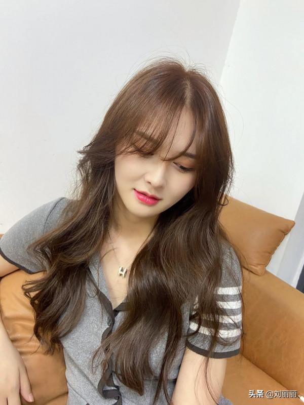 髮型別再亂剪了，新人氣女發20款送給大家，很美很心動