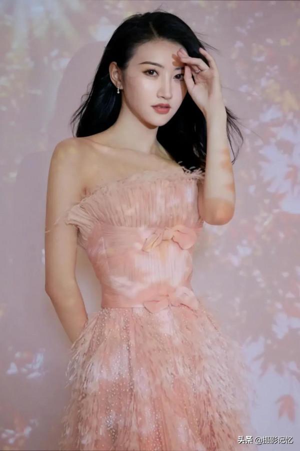 景甜：長裙飄逸更迷人