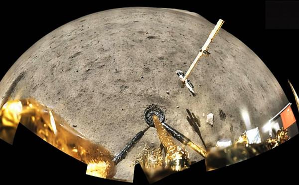 五星紅旗在月球升起，美國登月又被質疑，為什麼美國國旗在飄揚？